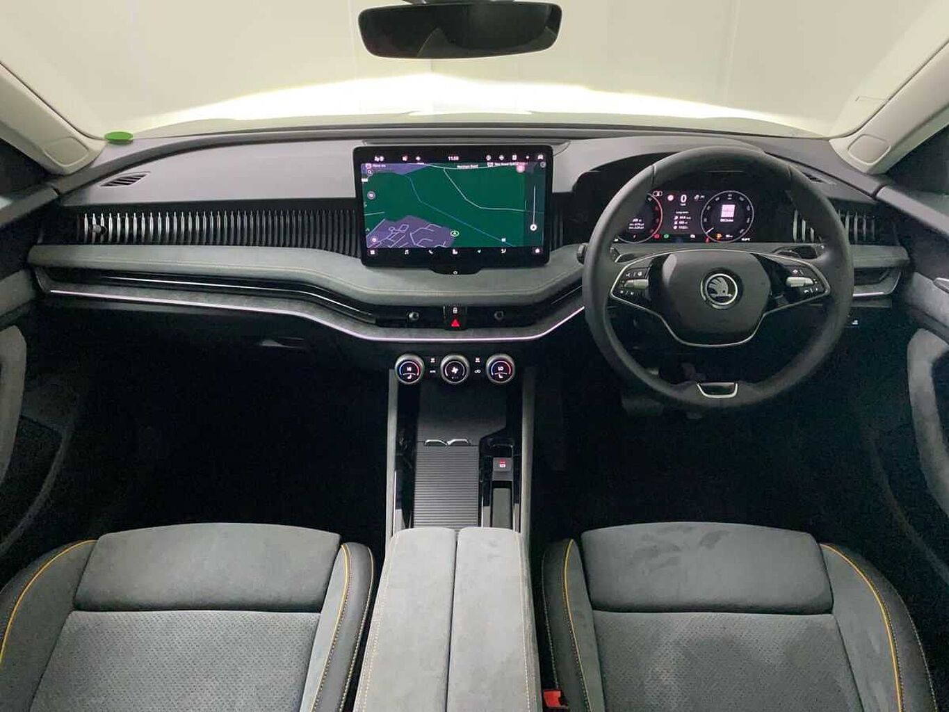 SKODA Superb 2.0 TDI SE Technology 5Dr DSG